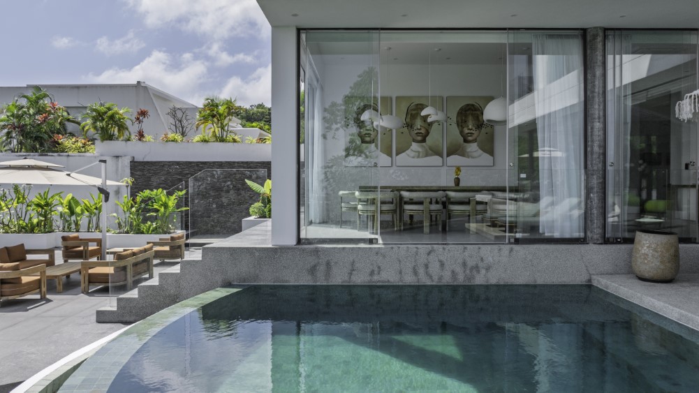 Golden Lotus - Villa Vie - Dining area by the pool